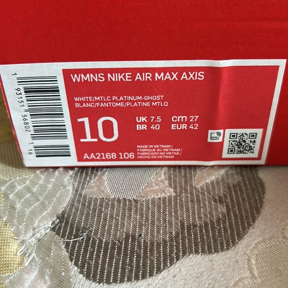 Women Nike sneakers worn once - Picture 4 of 4